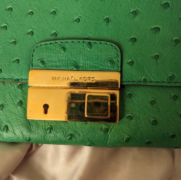 Michael Kors Green Ostrich Leather Clutch with Crossbody Strap and Lock/Key NWT - Picture 4 of 7